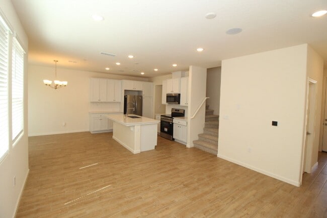 1462 Pioneer Ln in Clovis, CA - Building Photo - Building Photo