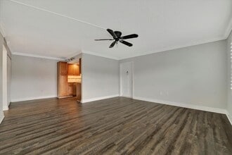 5800 Hollywood Blvd in Sarasota, FL - Foto de edificio - Building Photo