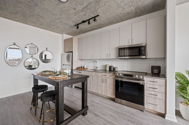 800 N Cleveland Ave in Chicago, IL - Building Photo - Building Photo