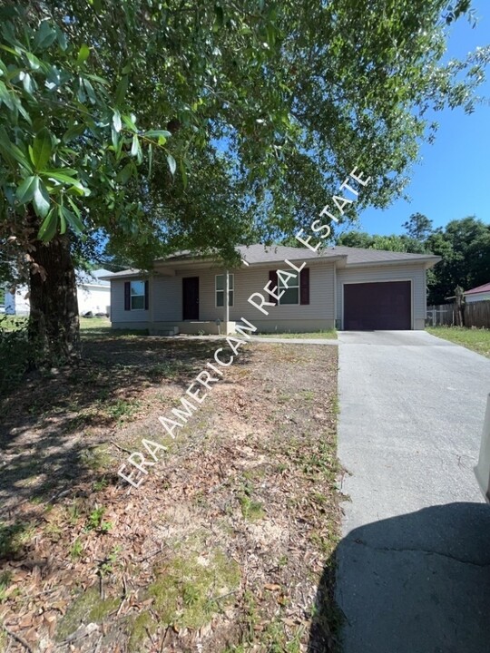 145 Lonnie Jack Dr in Crestview, FL - Building Photo