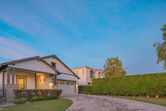 3850 E Crittenden Ln in Phoenix, AZ - Building Photo - Building Photo