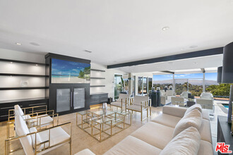 3634 Royal Meadow Rd in Los Angeles, CA - Foto de edificio - Building Photo