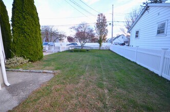 258 Rakoczy Ave in Fairfield, CT - Foto de edificio - Building Photo