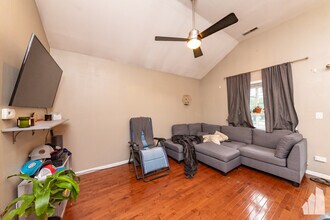 700 N Noble St, Unit 2w in Chicago, IL - Building Photo - Building Photo