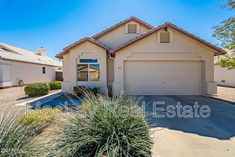 213 W Caroline Ln in Chandler, AZ - Building Photo