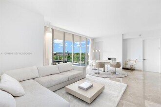 9701 Collins Ave in Miami Beach, FL - Foto de edificio - Building Photo