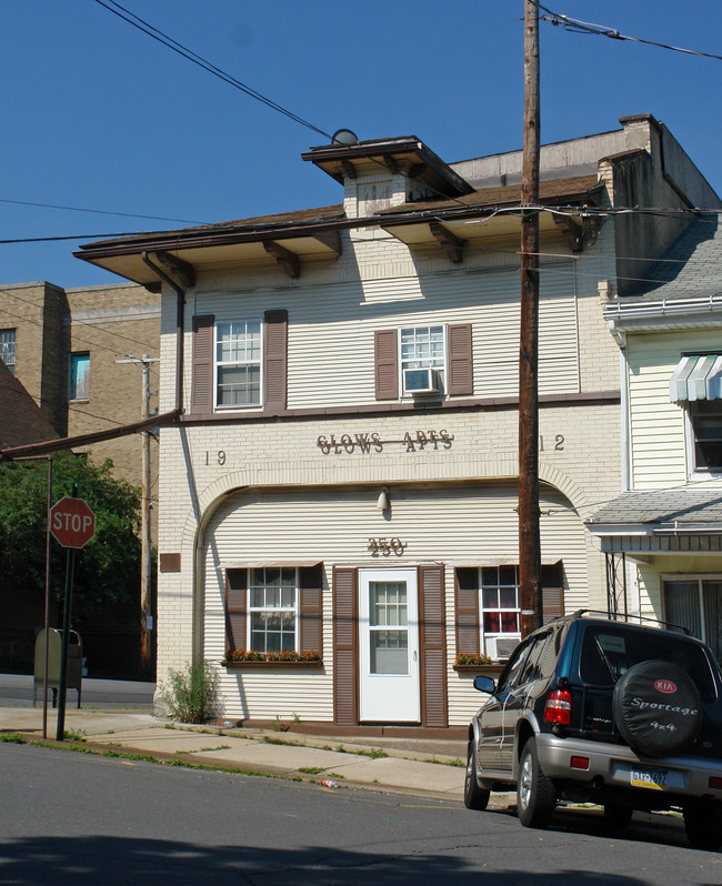 Glows Apartments in Mount Carmel, PA - Foto de edificio - Building Photo