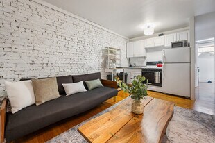 393 8th Ave in New York, NY - Building Photo