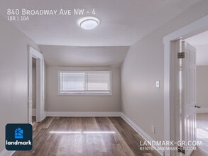 840 Broadway Ave NW in Grand Rapids, MI - Building Photo - Building Photo