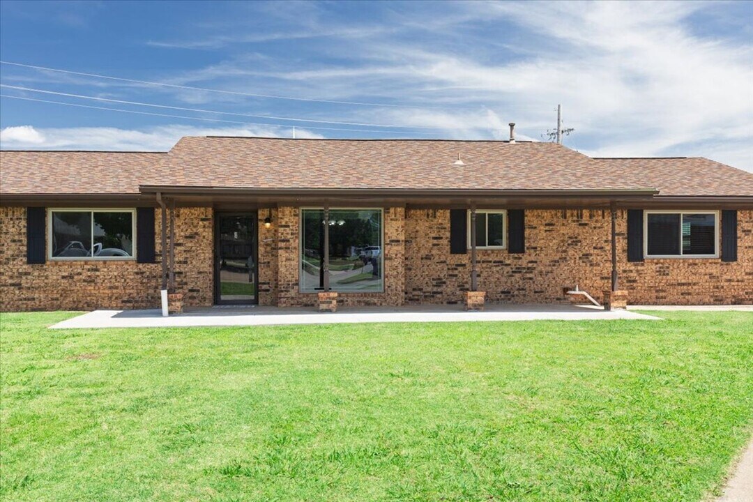 2102 Canary Ave in Duncan, OK - Building Photo