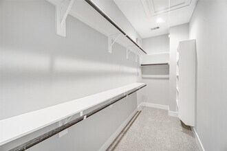 240 Julia St in Houston, TX - Foto de edificio - Building Photo