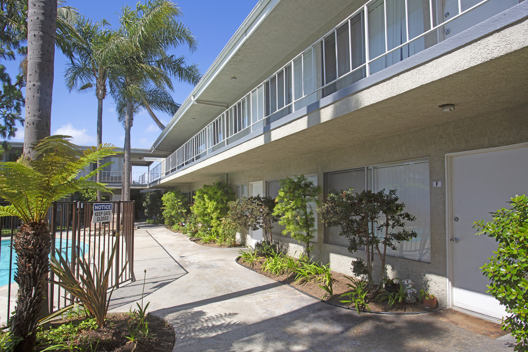 Monte Sereno Apartments in Costa Mesa, CA - Foto de edificio