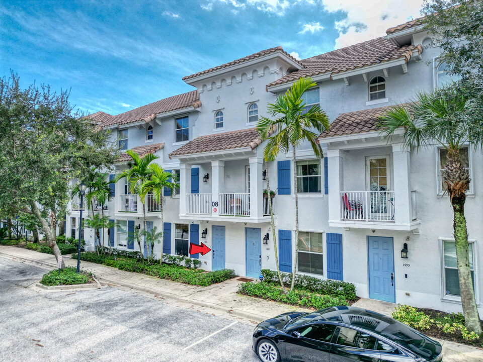 1381 Piazza Delle Pallottole in Boynton Beach, FL - Foto de edificio