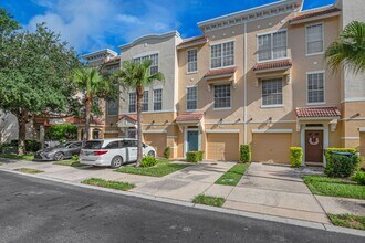 3168 Bayshore Oaks Dr in Tampa, FL - Building Photo - Building Photo