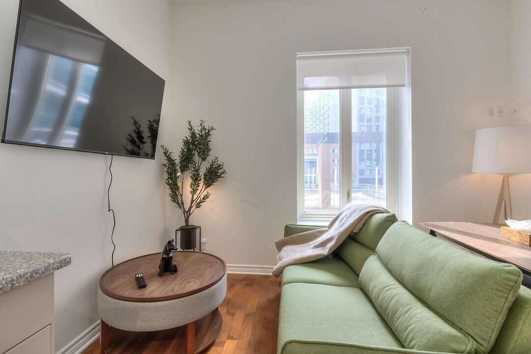 1099 Rue Anderson in Montréal, QC - Building Photo