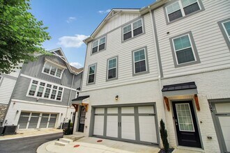 1197 Fallaw Ln in Atlanta, GA - Foto de edificio - Building Photo