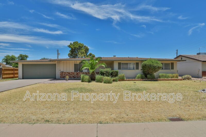 1326 E Downing St in Mesa, AZ - Building Photo