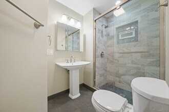 1548 N Honore St, Unit 1F in Chicago, IL - Foto de edificio - Building Photo