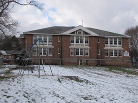 207 Pleasant St in Great Barrington, MA - Building Photo