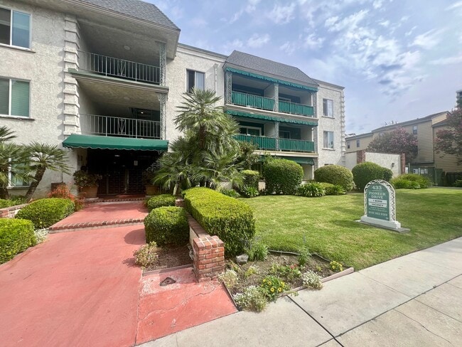 Pioneer Place Apartments in Glendale, CA - Foto de edificio - Building Photo