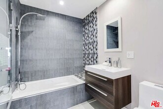 8401 Wyndham Rd in Los Angeles, CA - Building Photo - Building Photo