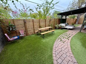 2201 E 20th St in Austin, TX - Building Photo - Building Photo