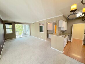 1982 W Bayshore Rd, Unit 129 in East Palo Alto, CA - Building Photo - Building Photo