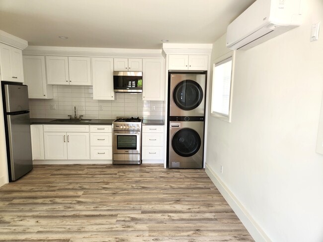 6235 Aura Ave, Unit 6237 in Tarzana, CA - Building Photo - Building Photo
