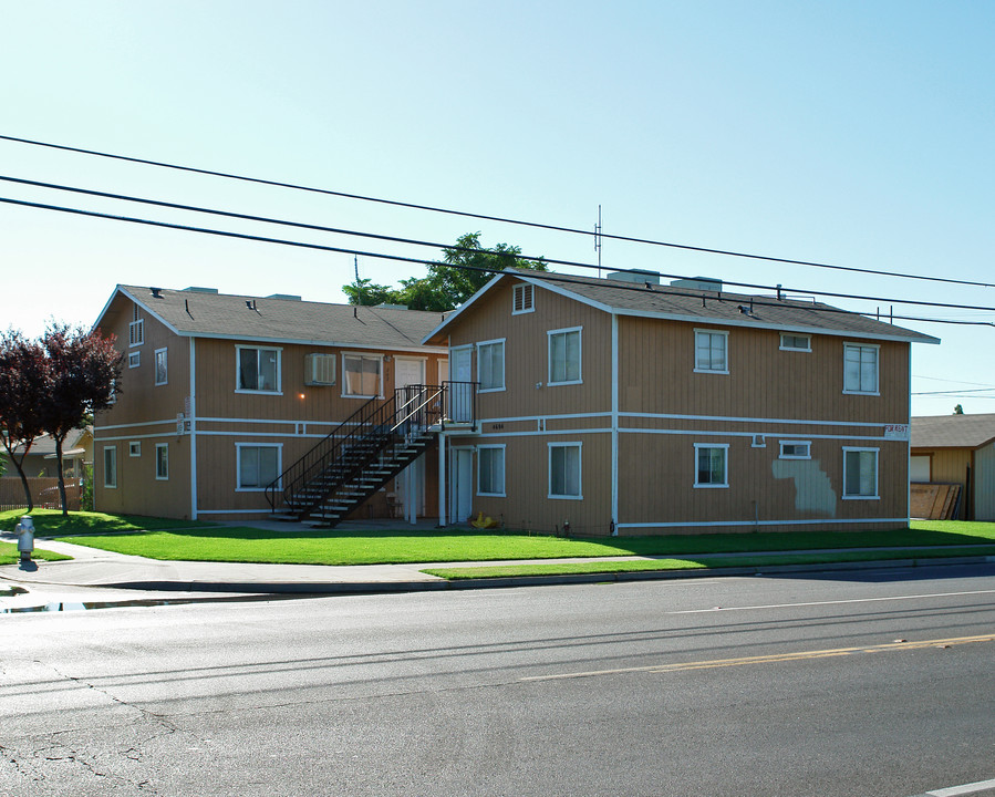 4604 E Lowe in Fresno, CA - Building Photo