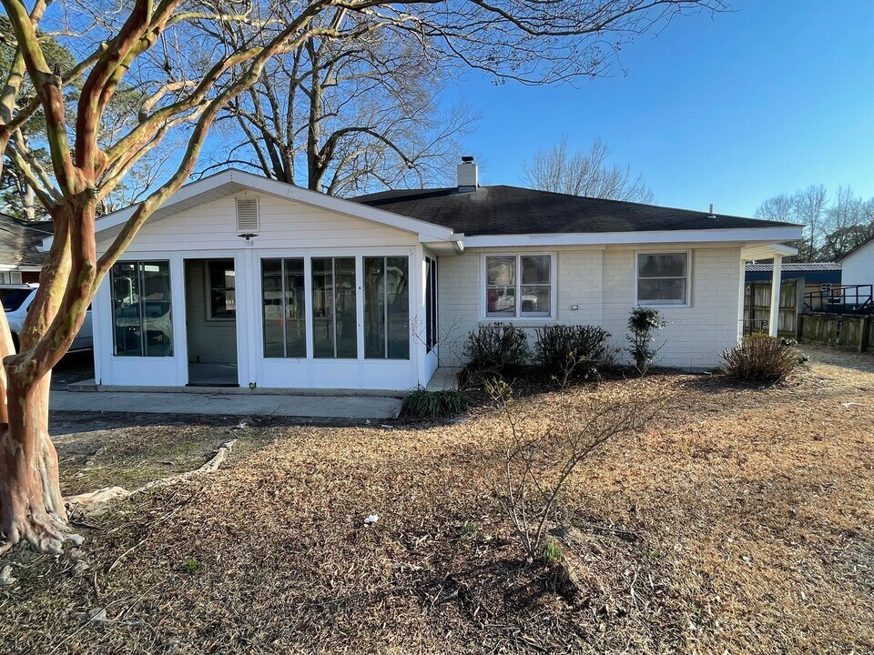 108 N Saratoga St in Stantonsburg, NC - Building Photo