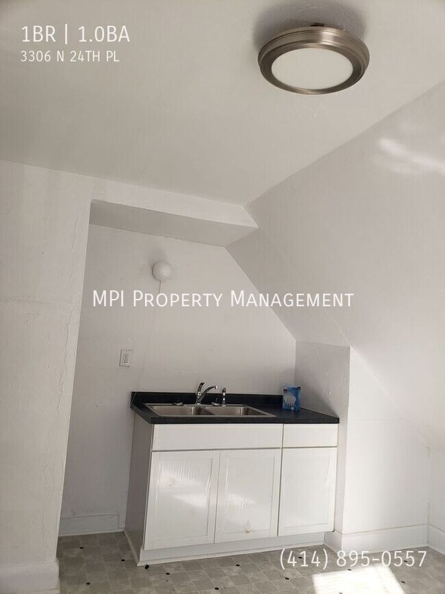 property at 3306 N 24th Pl