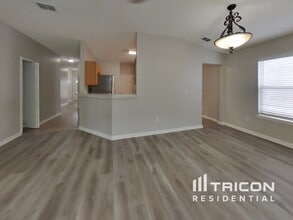 3424 International Village Dr W in Jacksonville, FL - Building Photo - Building Photo