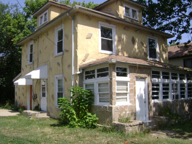1723 Hall Ave, Unit B in Arbutus, MD - Foto de edificio - Building Photo
