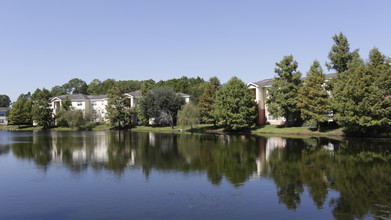 Leigh Meadows Apartments in Jacksonville, FL - Foto de edificio - Building Photo