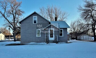 510 E Maple St in Parkston, SD - Building Photo