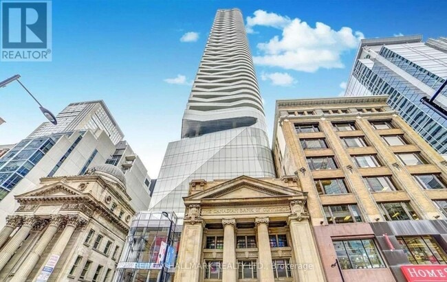 197 Yonge St in Toronto, ON - Building Photo - Building Photo