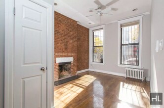 West 10th Street, Unit 2FW in New York, NY - Building Photo - Building Photo