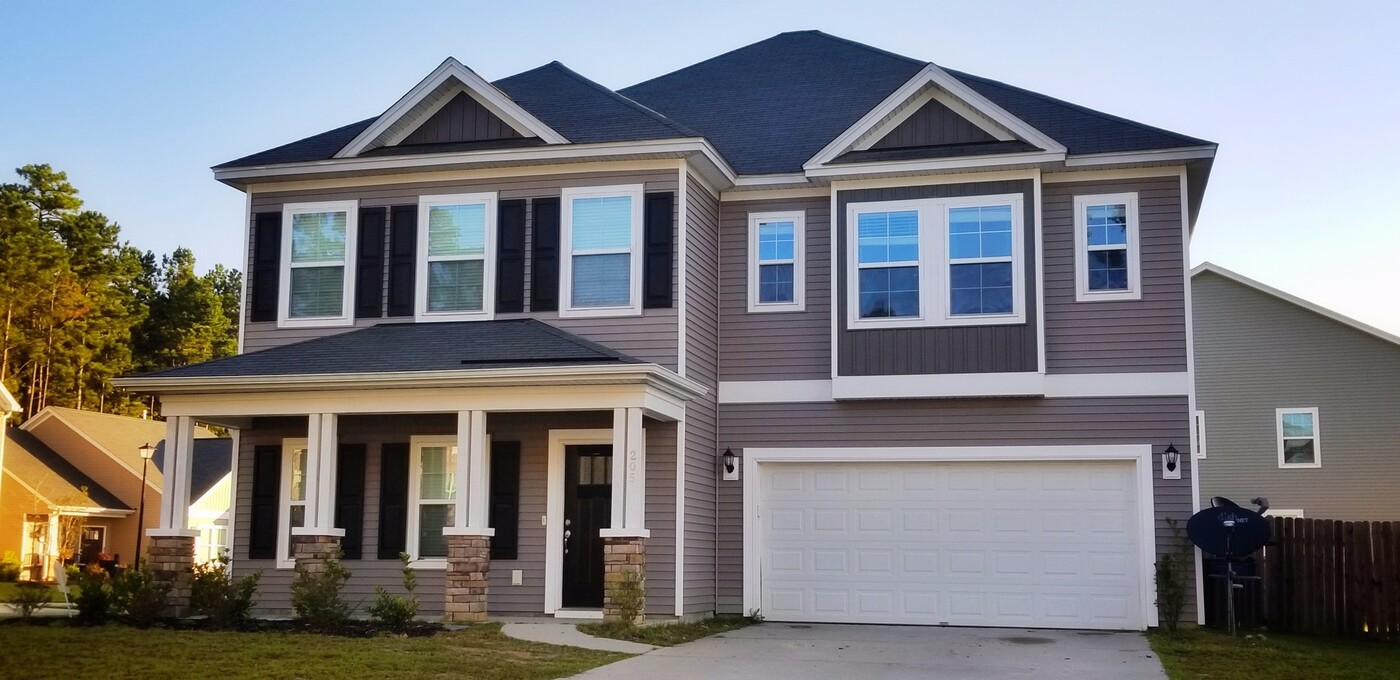 205 Charlesfort Way in Moncks Corner, SC - Foto de edificio