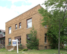 174 W Pike St in Pontiac, MI - Building Photo - Building Photo