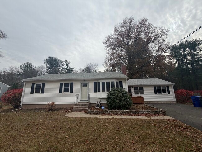 131 Wells Rd in East Windsor, CT - Building Photo - Building Photo