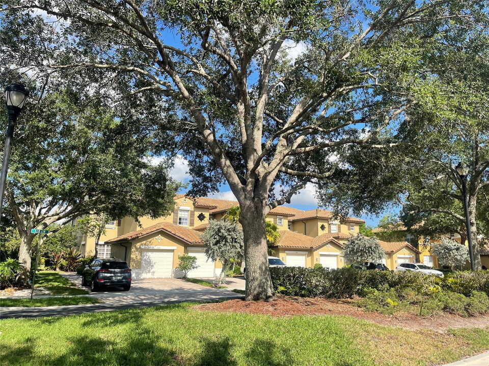 8138 NW 128th Ln in Parkland, FL - Building Photo