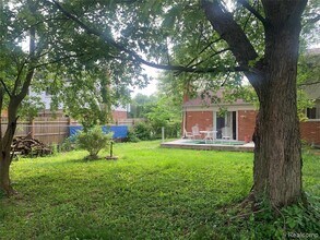 3955 Helen Ave in Ypsilanti, MI - Building Photo - Building Photo