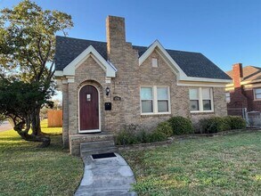4701 Ave N 1/2 in Galveston, TX - Building Photo - Building Photo
