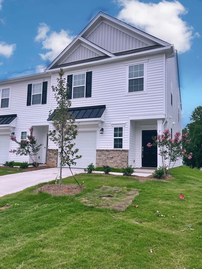 7 Twiggs Ln in Taylors, SC - Building Photo - Building Photo
