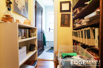 36 Linnaean St, Unit 15 in Cambridge, MA - Foto de edificio - Building Photo