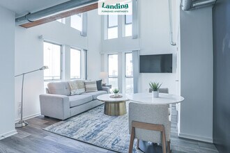 4133 Redwood Ave-Unit -4026.7943 in Los Angeles, CA - Foto de edificio - Building Photo