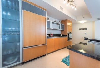 17201 Collins Ave, Unit 2104 in Sunny Isles Beach, FL - Foto de edificio - Building Photo