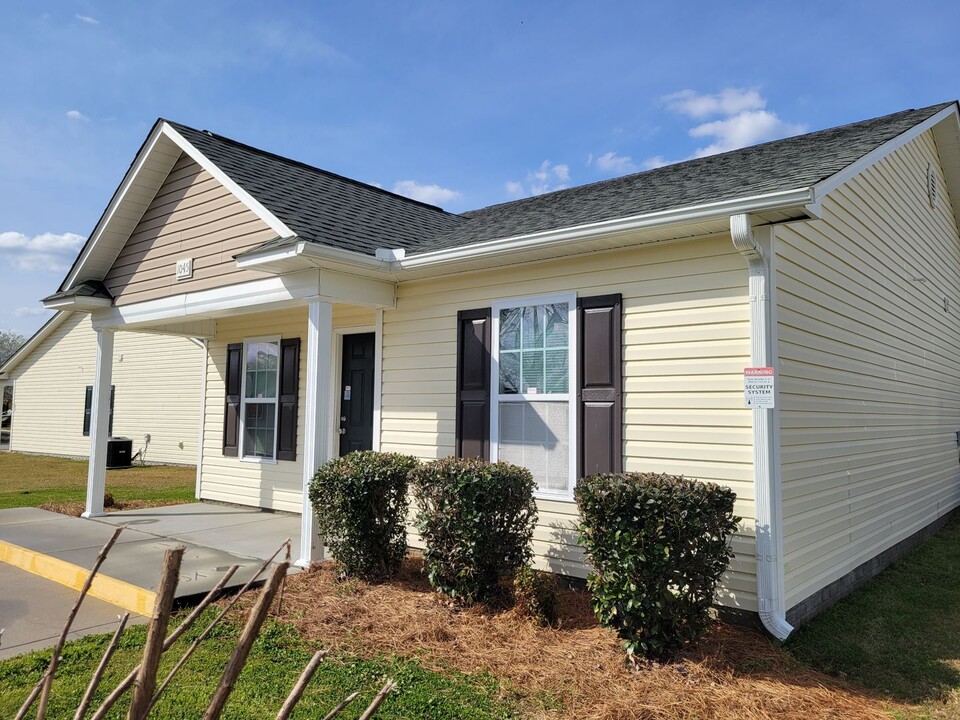 1045 Furman Dr in Lumberton, NC - Building Photo