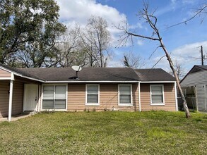 4802 Dove Springs Dr, Unit 206 in Houston, TX - Building Photo - Building Photo