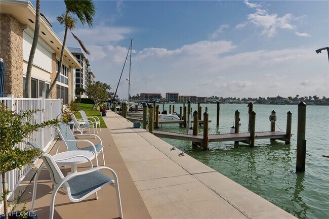2500 Gulf Shore Blvd N in Naples, FL - Building Photo - Building Photo
